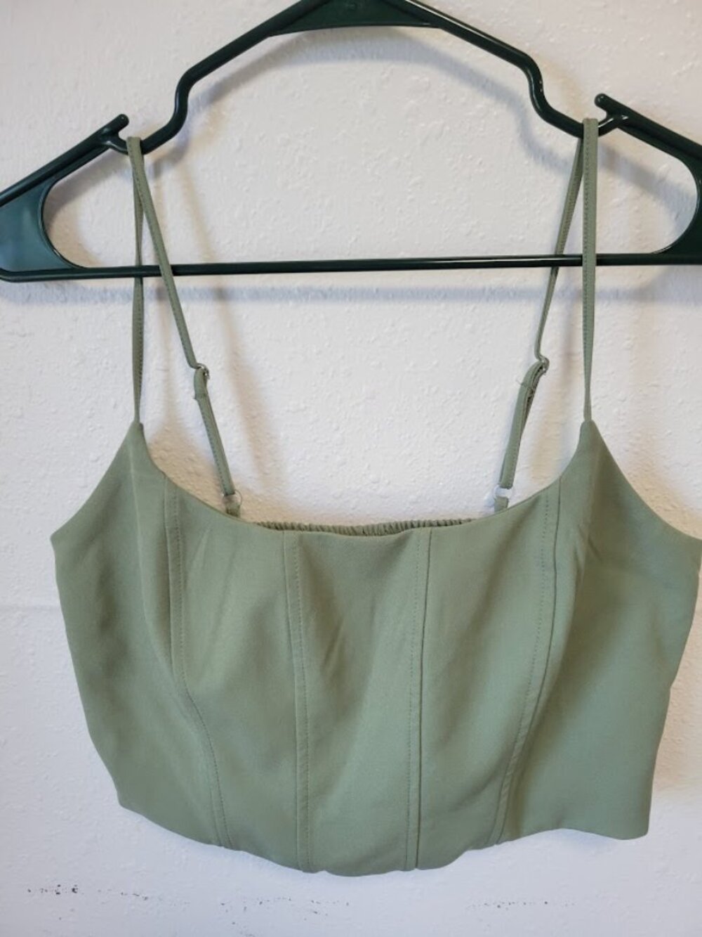 No Boundaries Women's Sage Green Cropped Cami Top Size Medium (8-10)